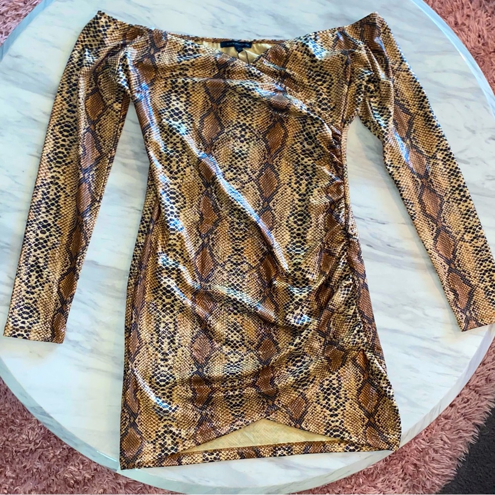 New with tags ✨ medium snake skin mini dress 🤎